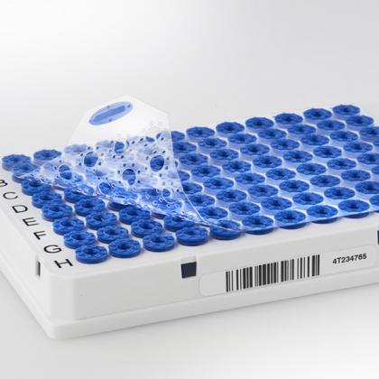 4ti-0778 | PCR板盖垫|在板上，剥离细节